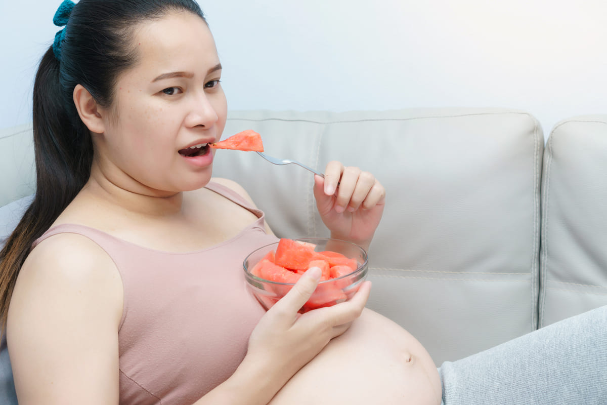 Góc Q&A: Bà bầu ăn dưa hấu được không? 37 bà bầu ăn dưa hấu được không 01