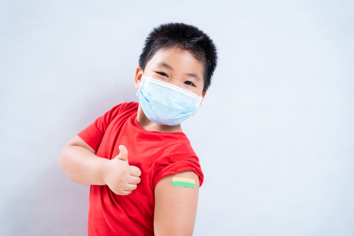 tiêm phòng chăm sóc sức khỏe trẻ em ngày tết