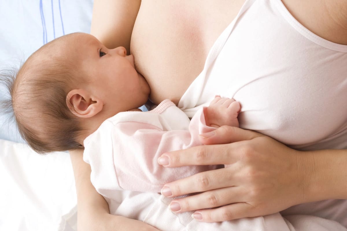 Cữ ăn của trẻ sơ sinh: Trẻ ăn bao nhiêu là tốt? 33 bú sữa mẹ