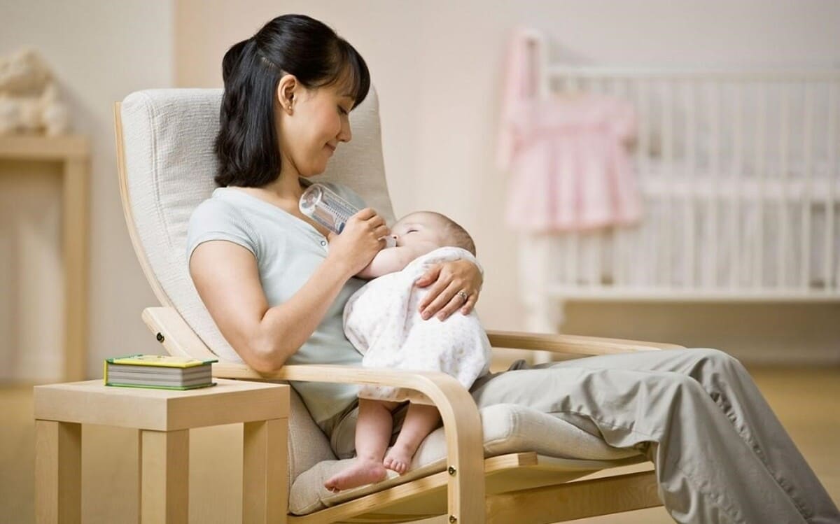 trẻ sơ sinh cữ ăn của trẻ sơ sinh 0-6 tháng tuổi
