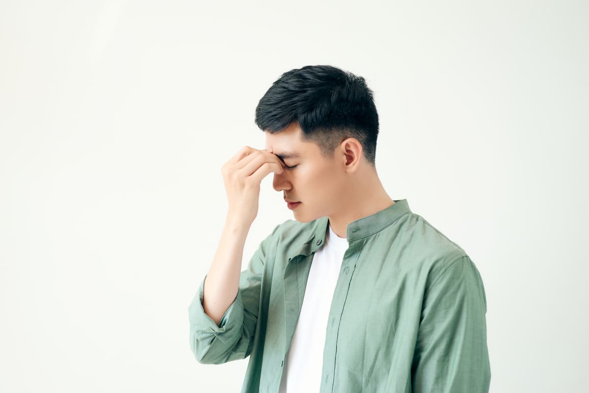 Uống rượu bị đau đầu: Làm sao để "cứu nguy" sau mỗi đêm tiệc? 36 nguyên nhân uống rượu bị đau đầu
