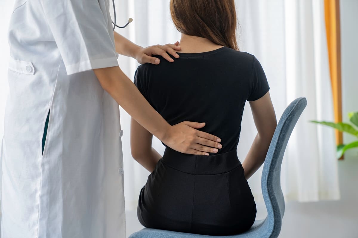 Đau lưng không đứng thẳng được có thể chữa khỏi không? 39 tập vật lý trị liệu