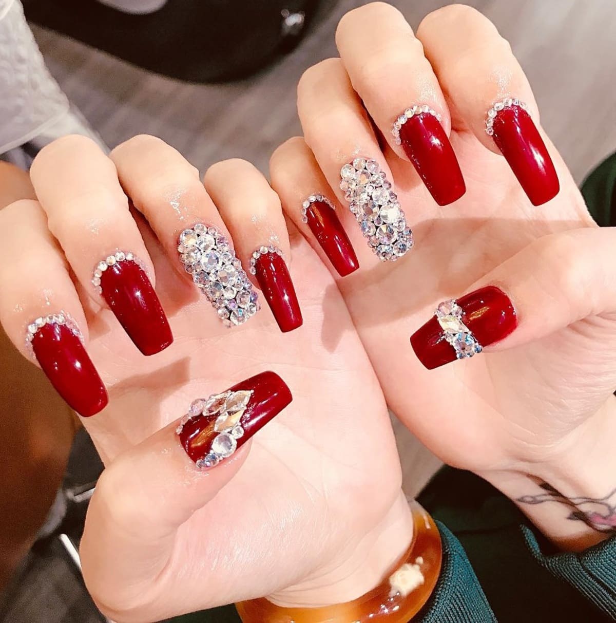 Mách nàng các mẫu nail Tết 2023 cực xinh 45 nail đính đá