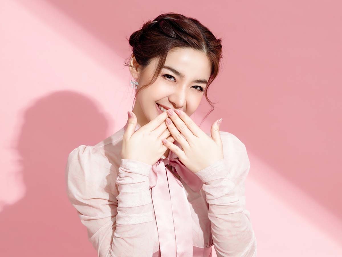 Cách trang điểm mắt nhẹ nhàng tự nhiên giúp mắt to hơn