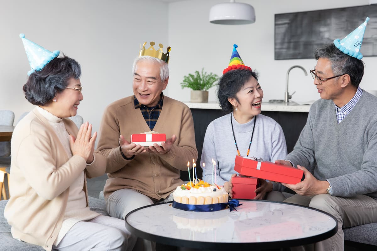 Chăm sóc sức khỏe người cao tuổi cần lưu ý gì? 33 người cao tuổi