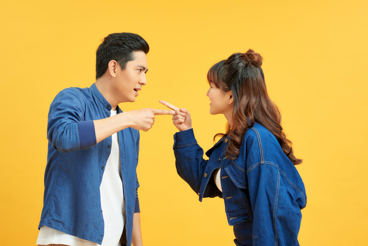 vợ chồng cãi nhau