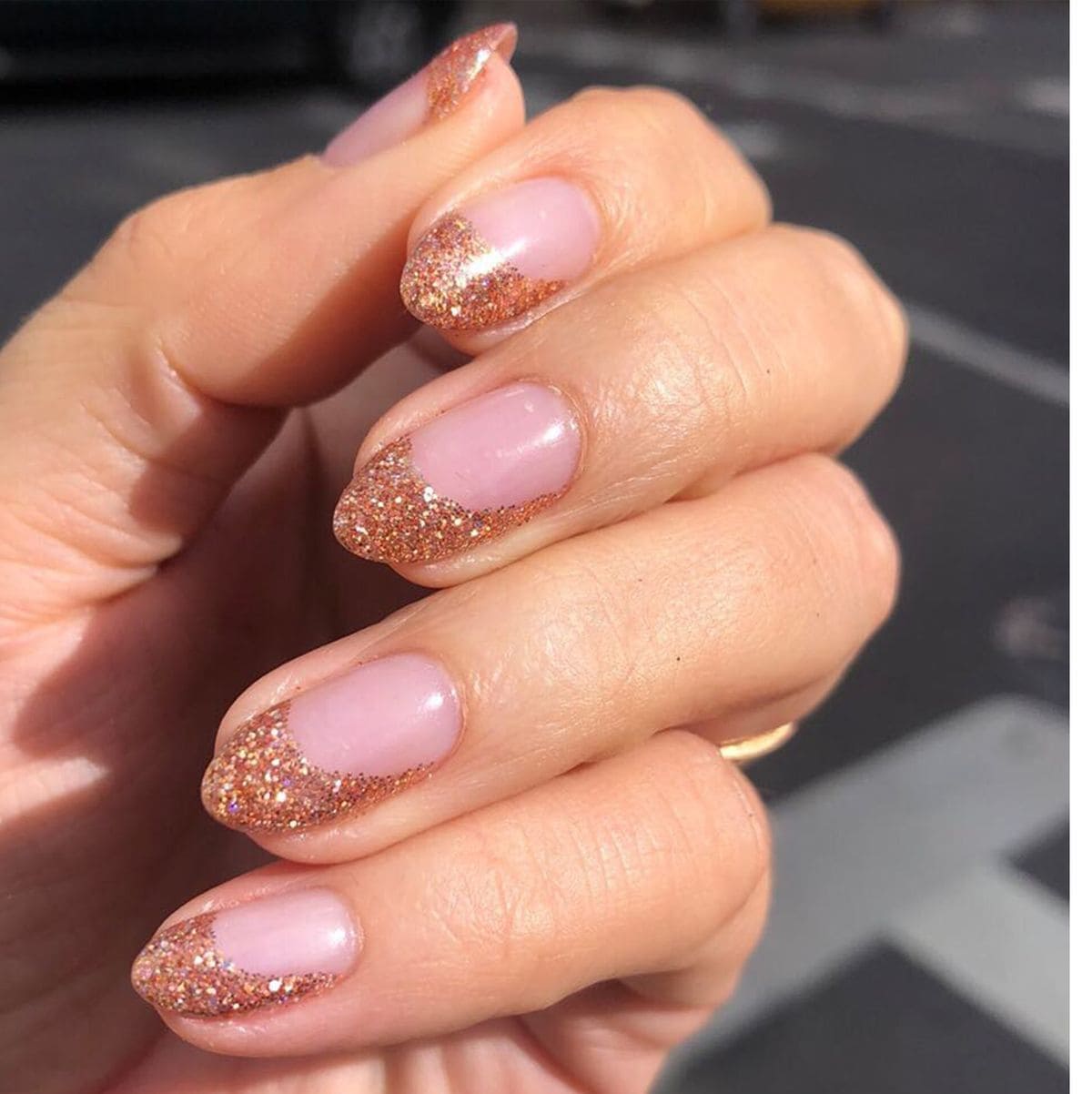 Gợi ý 15+ mẫu nail màu hồng ngọt ngào cho ngày 8/3 58 Gợi ý 15+ mẫu nail màu hồng ngọt ngào cho ngày 8/3 29