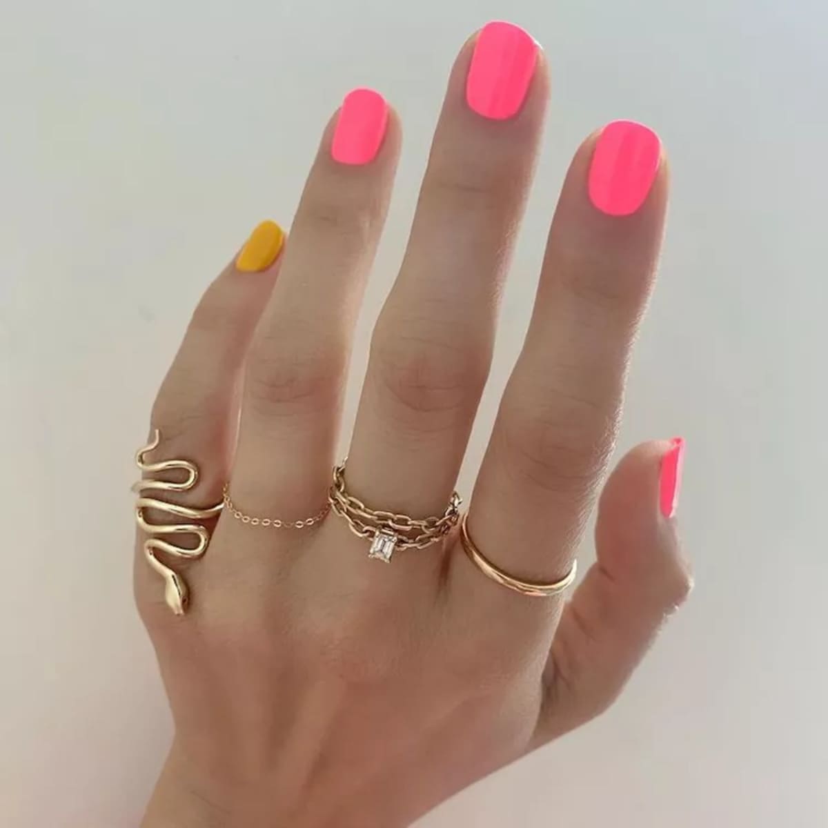 Gợi ý 15+ mẫu nail màu hồng ngọt ngào cho ngày 8/3 71 Gợi ý 15+ mẫu nail màu hồng ngọt ngào cho ngày 8/3 42