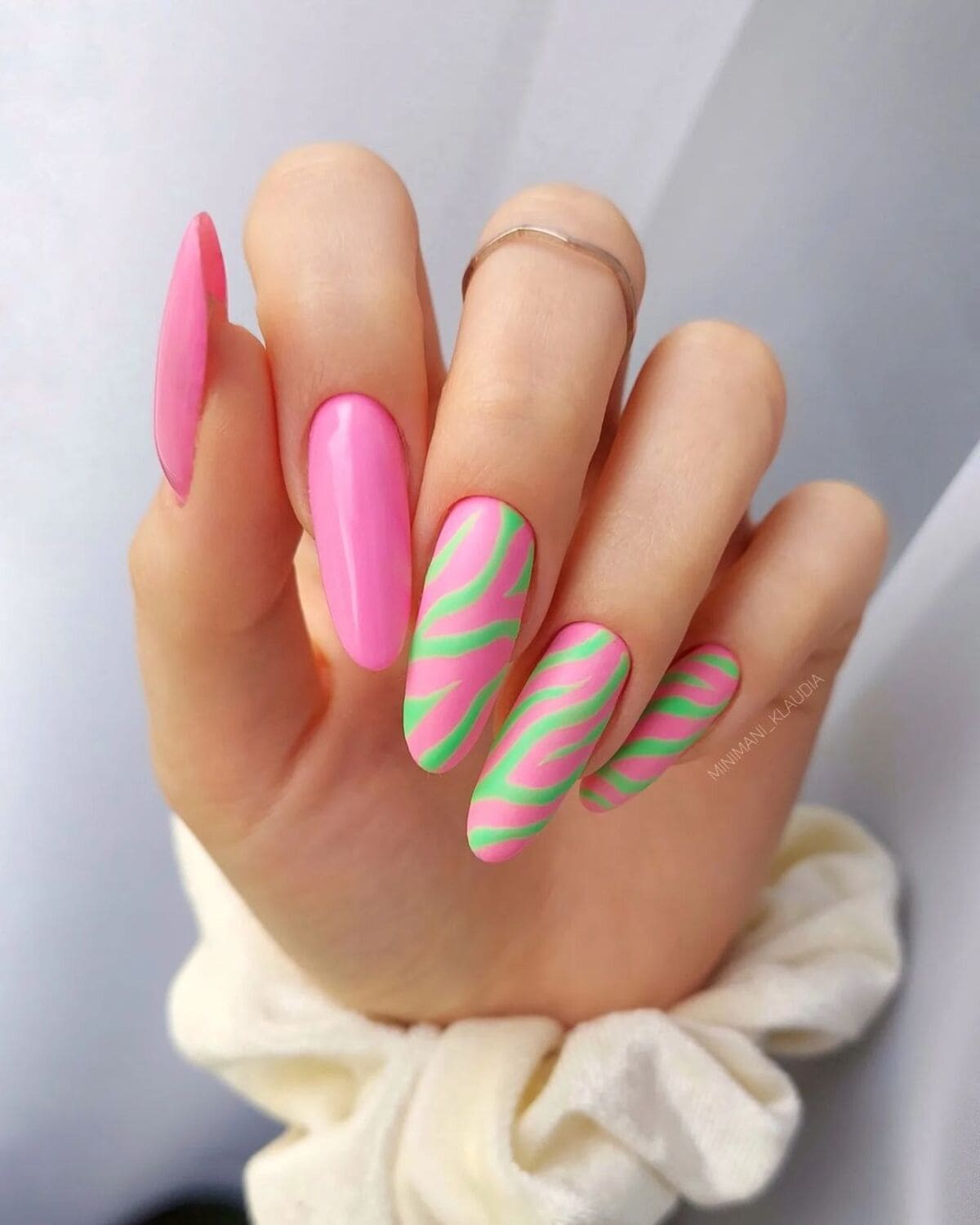 Gợi ý 15+ mẫu nail màu hồng ngọt ngào cho ngày 8/3 60 Gợi ý 15+ mẫu nail màu hồng ngọt ngào cho ngày 8/3 31