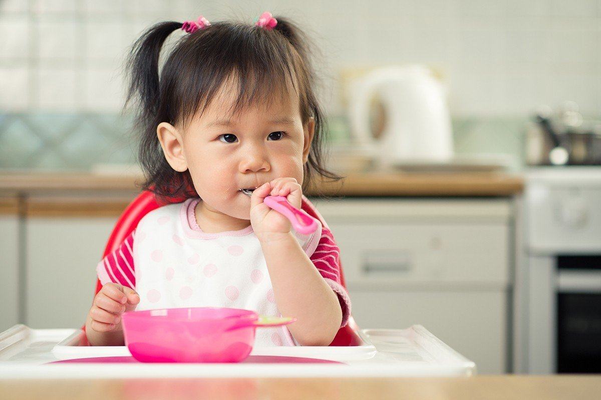 bé ăn dặm Dụng cụ ăn dặm cho bé
