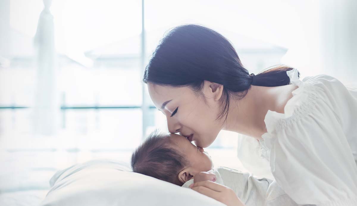 cách đánh thức trẻ sơ sinh bằng việc gọi tên con