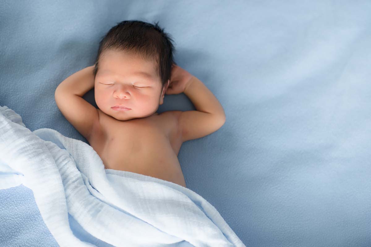 cách đánh thức trẻ sơ sinh và những lợi ích tuyệt vời