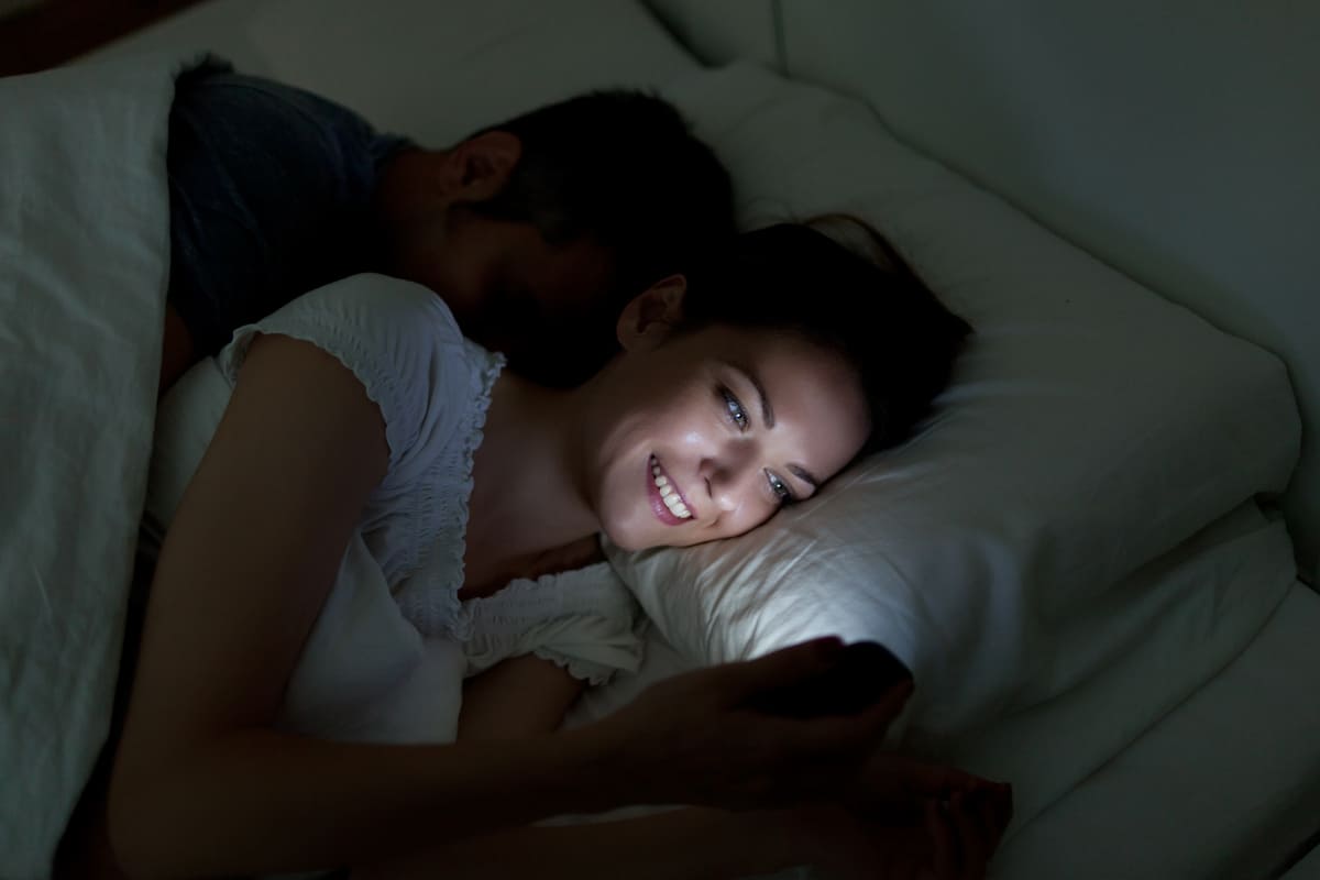 nhận biết dấu hiệu ngoại tình ở phụ nữ