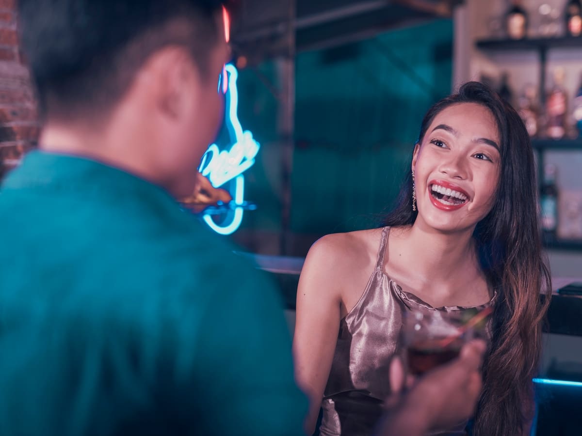 làm sao nhận biết dấu hiệu ngoại tình ở phụ nữ