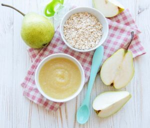 cháo yến mạch món ăn sáng cho bé 1 tuổi