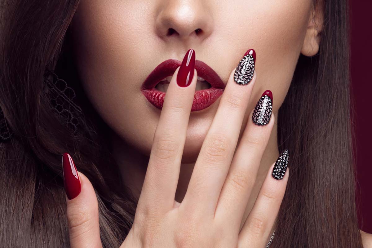 Mẹo chọn những màu sơn móng tay làm trắng da