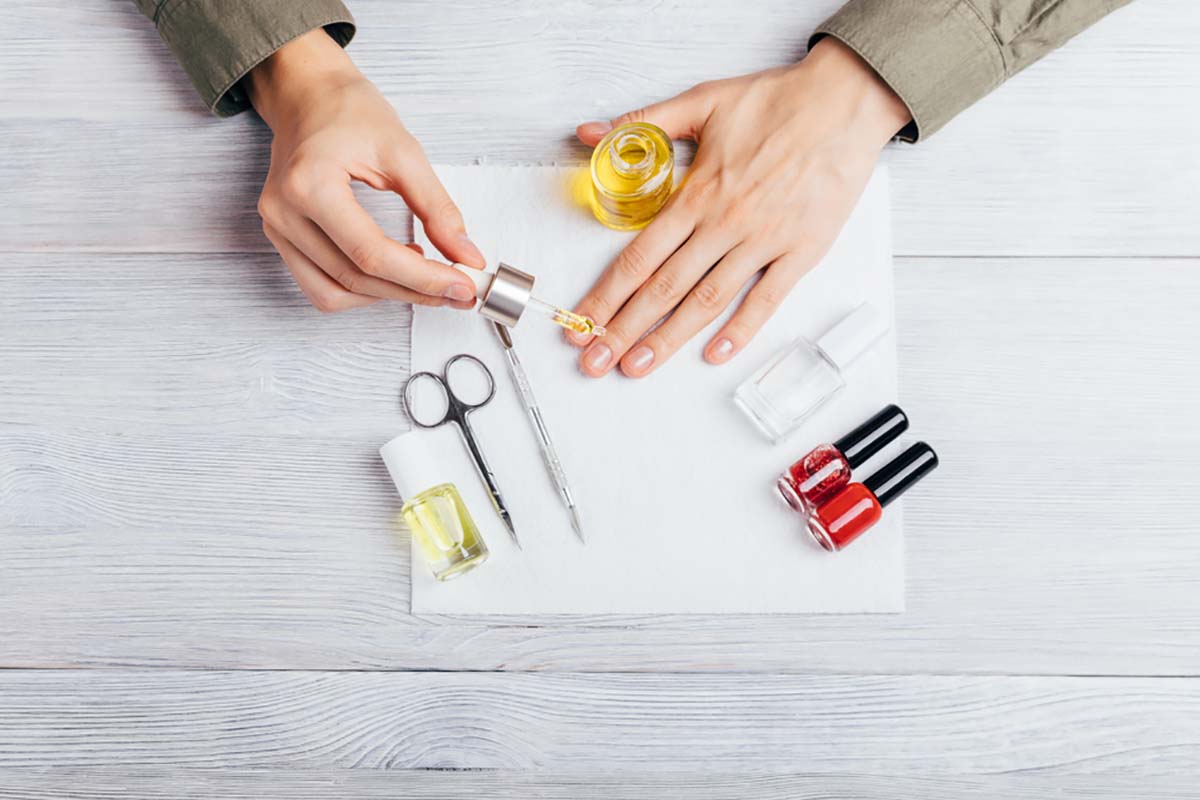 những màu sơn móng tay làm trắng da đẹp và bền màu những màu sơn móng tay làm trắng da và bền màu