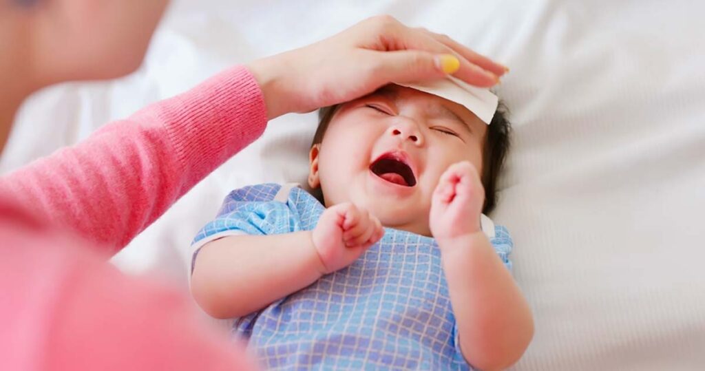 Sốt virus ở trẻ nhỏ: Biểu hiện và cách điều trị tận gốc