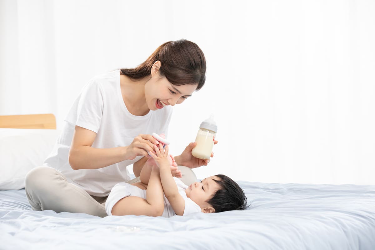 Trẻ dưới 1 tuổi uống sữa tươi Trẻ dưới 1 tuổi uống sữa tươi được không