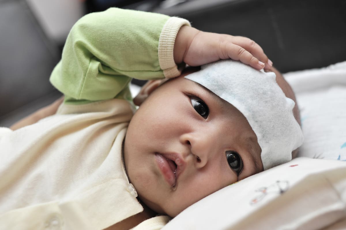 các lưu ý khi chăm sóc trẻ sốt cao 40 độ lưu ý khi chăm sóc trẻ sốt cao 40 độ