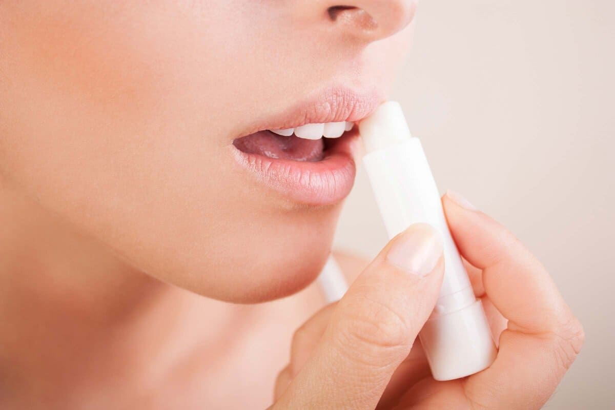 8 cách làm hồng môi tự nhiên nhất, bạn gái nào cũng cần biết! 35 cách làm hồng môi tự nhiên nhất