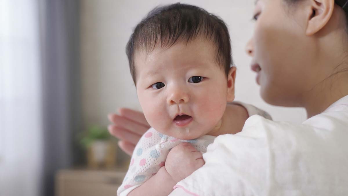 cách vỗ lưng cho trẻ sơ sinh có đờm hiệu quả cách vỗ lưng cho trẻ sơ sinh có đờm an toàn