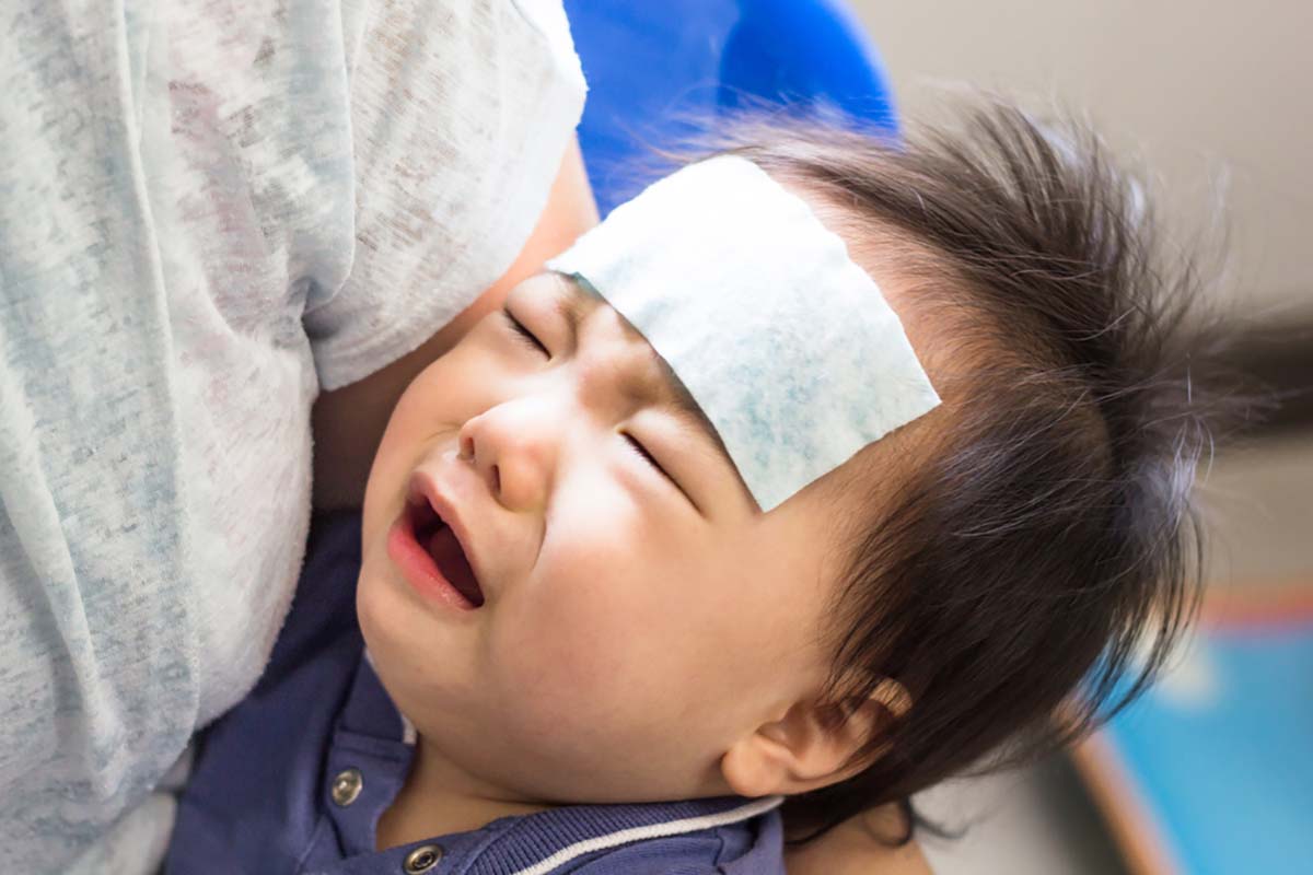 cách vỗ lưng cho trẻ sơ sinh có đờm khi bé bị sốt cao cách vỗ lưng cho trẻ sơ sinh có đờm khi bé bị sốt