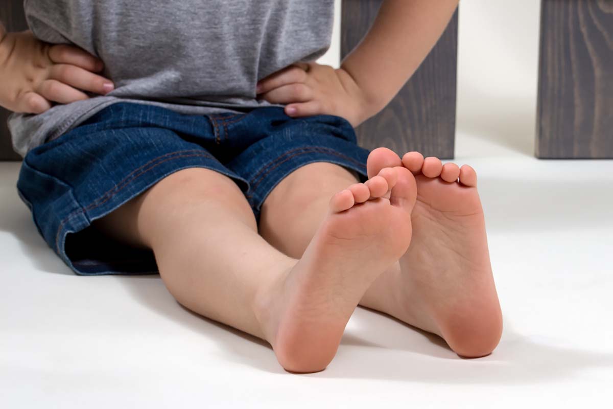 Hội chứng bàn chân bẹt có thể khiến trẻ gặp khó khăn khi di chuyển Hội chứng bàn chân bẹt có thể khiến trẻ gặp khó khăn khi đi lại