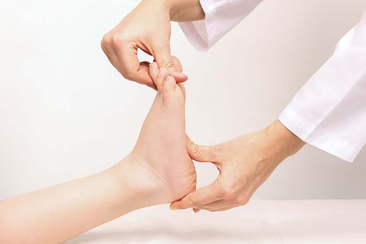 Cách điều trị hội chứng bàn chân bẹt đúng cách Cách điều trị hội chứng bàn chân bẹt hiệu quả