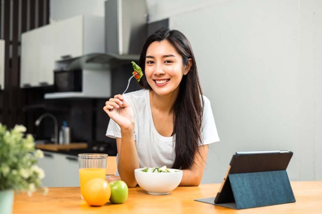 Phụ nữ bị rối loạn tiền đình nên ăn gì? Kiêng gì?