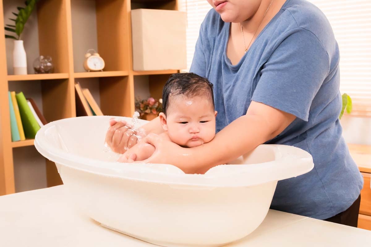 Trẻ phát ban sau sốt có được tắm không và những điều cần lưu ý Trẻ phát ban sau sốt có được tắm không và những điều cần biết