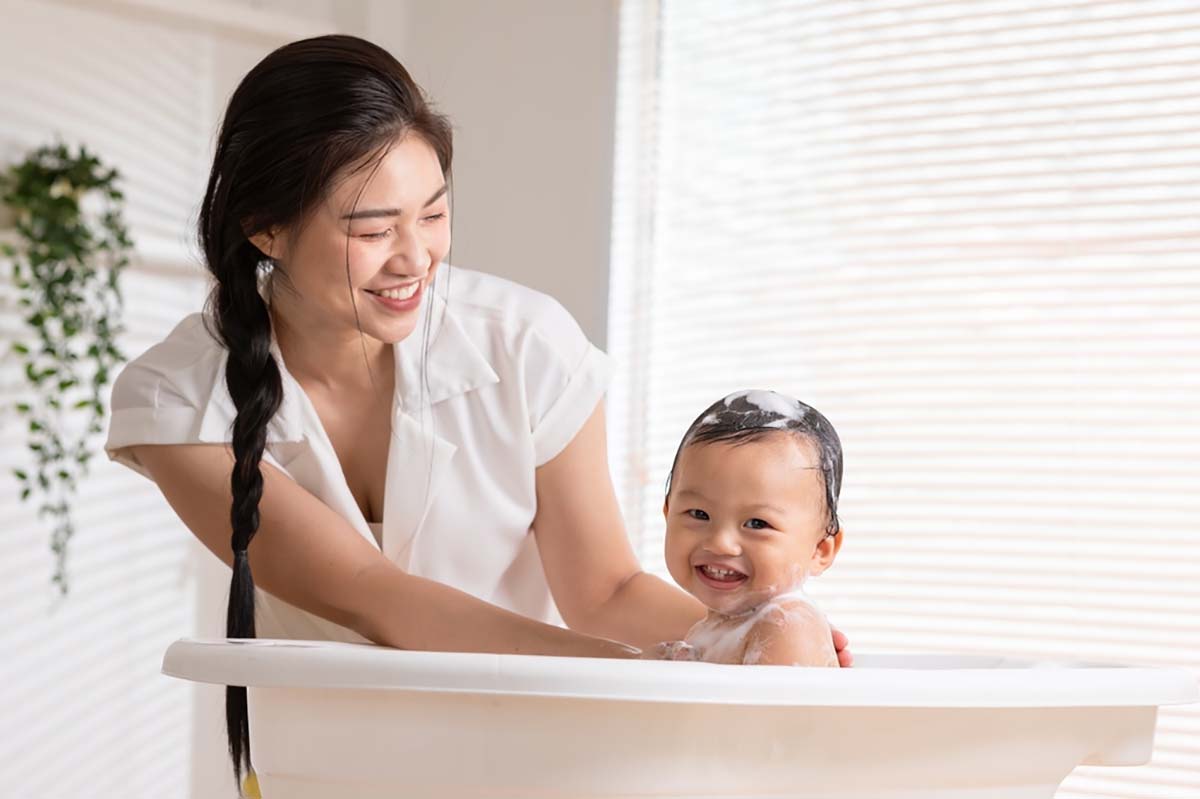 trẻ sơ sinh bao lâu tắm 1 lần để giúp gắn kết tình mẫu tử trẻ sơ sinh bao lâu tắm 1 lần để giúp gắn kết tình mẹ con