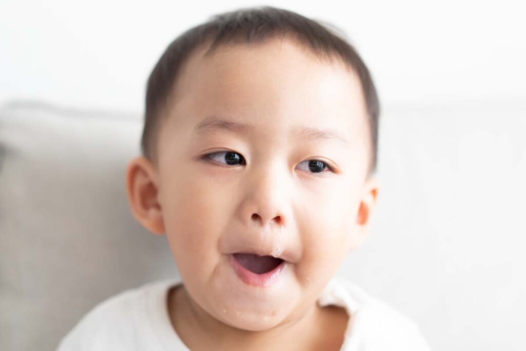Trẻ sơ sinh bị ho sổ mũi nhưng không sốt là bị làm sao?