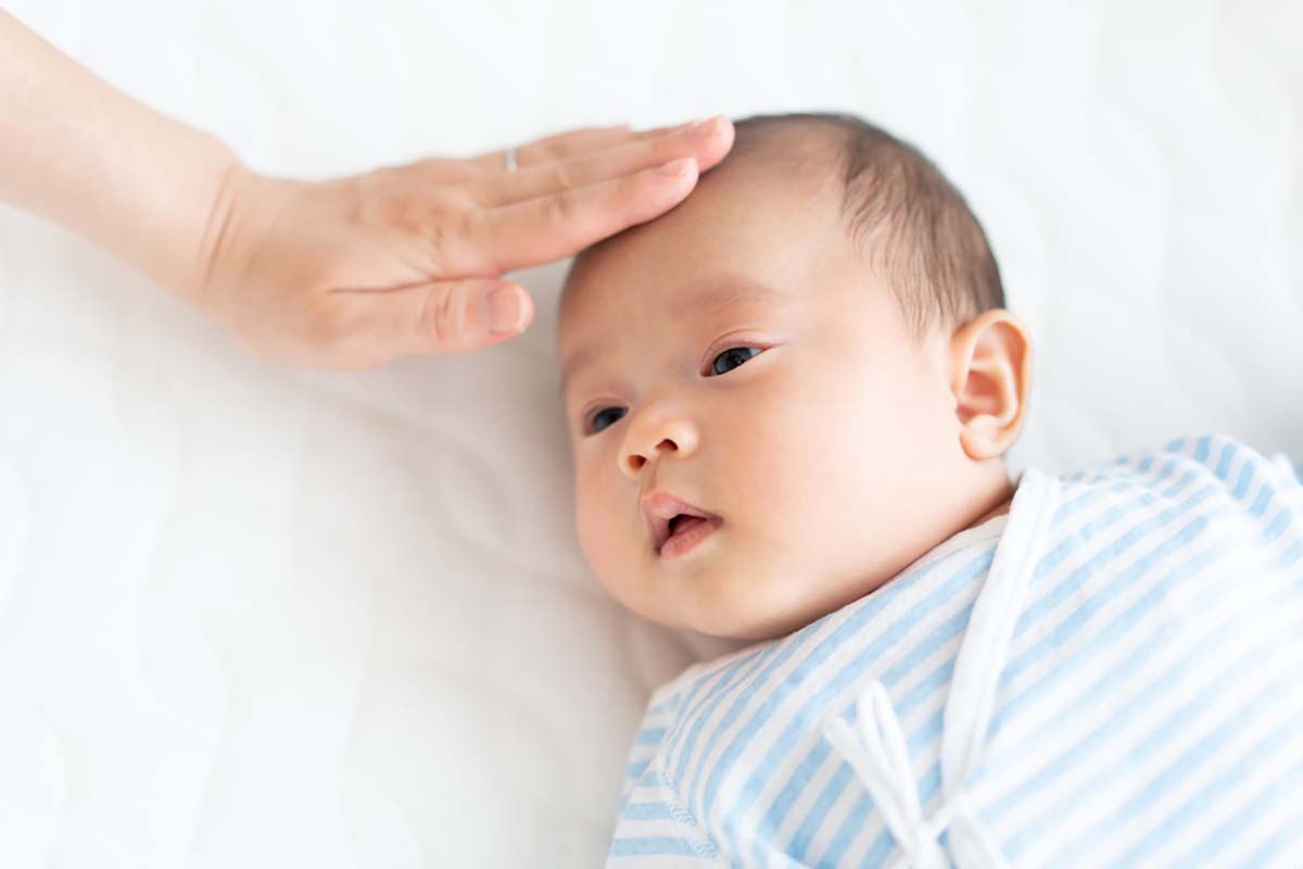 trẻ sơ sinh xì hơi nhiều kèm theo sốt nên đi khám ngay trẻ sơ sinh xì hơi nhiều có kèm sốt nên đi khám ngay