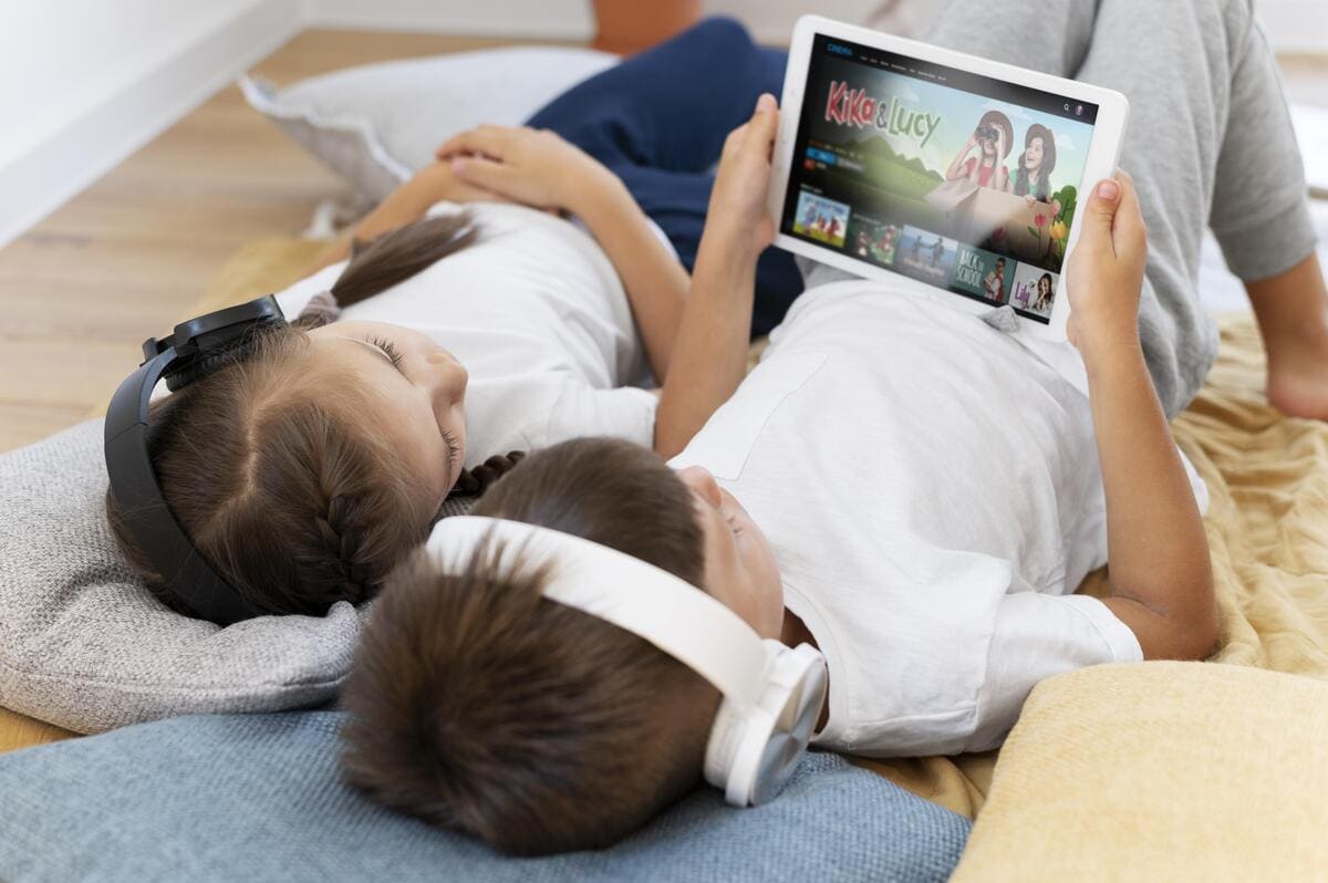 Trẻ em trên 2 tuổi có thể hiểu nội dung từ TV và phim ảnh Trẻ em trên 2 tuổi học được gì từ TV và phim ảnh