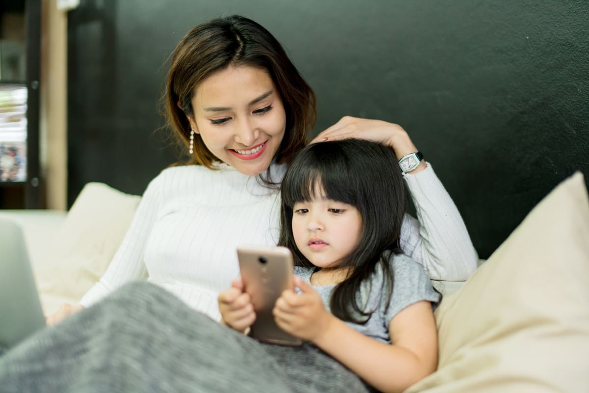 Trẻ em có thể học từ TV và phim ảnh Trẻ em có thể học từ TV và phim ảnh không