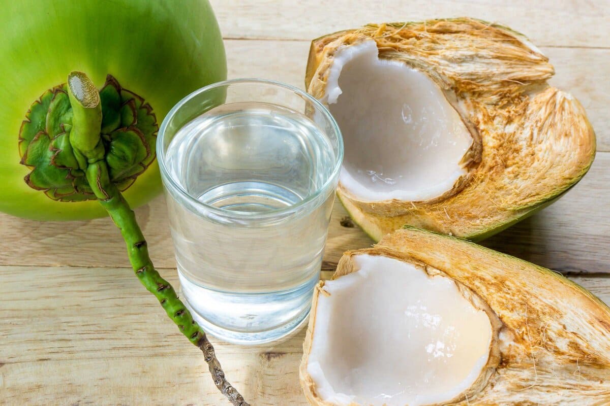 mang thai uống nước dừa có tốt không Khi mang thai uống nước dừa có tốt không