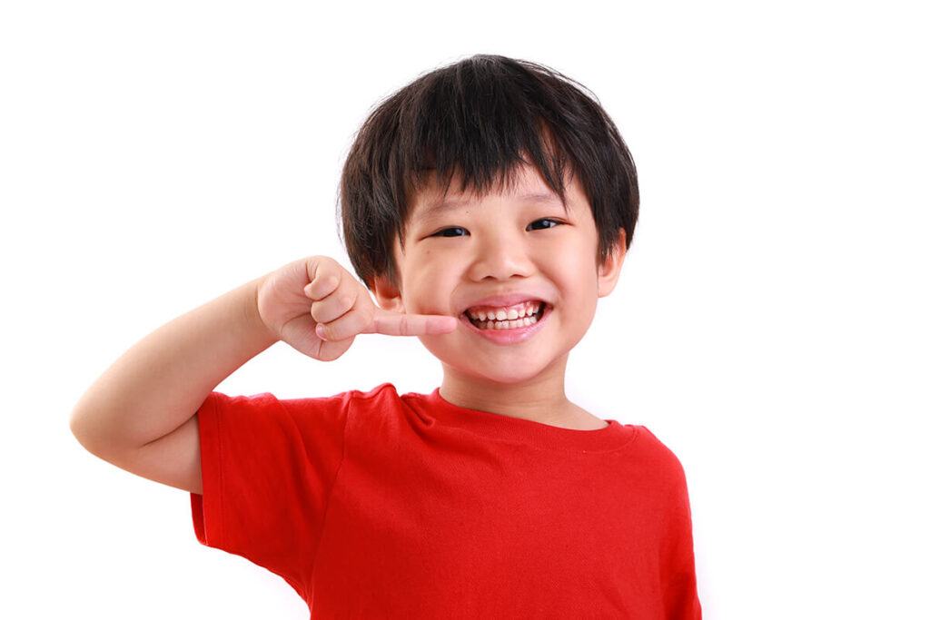 răng trẻ bị đen