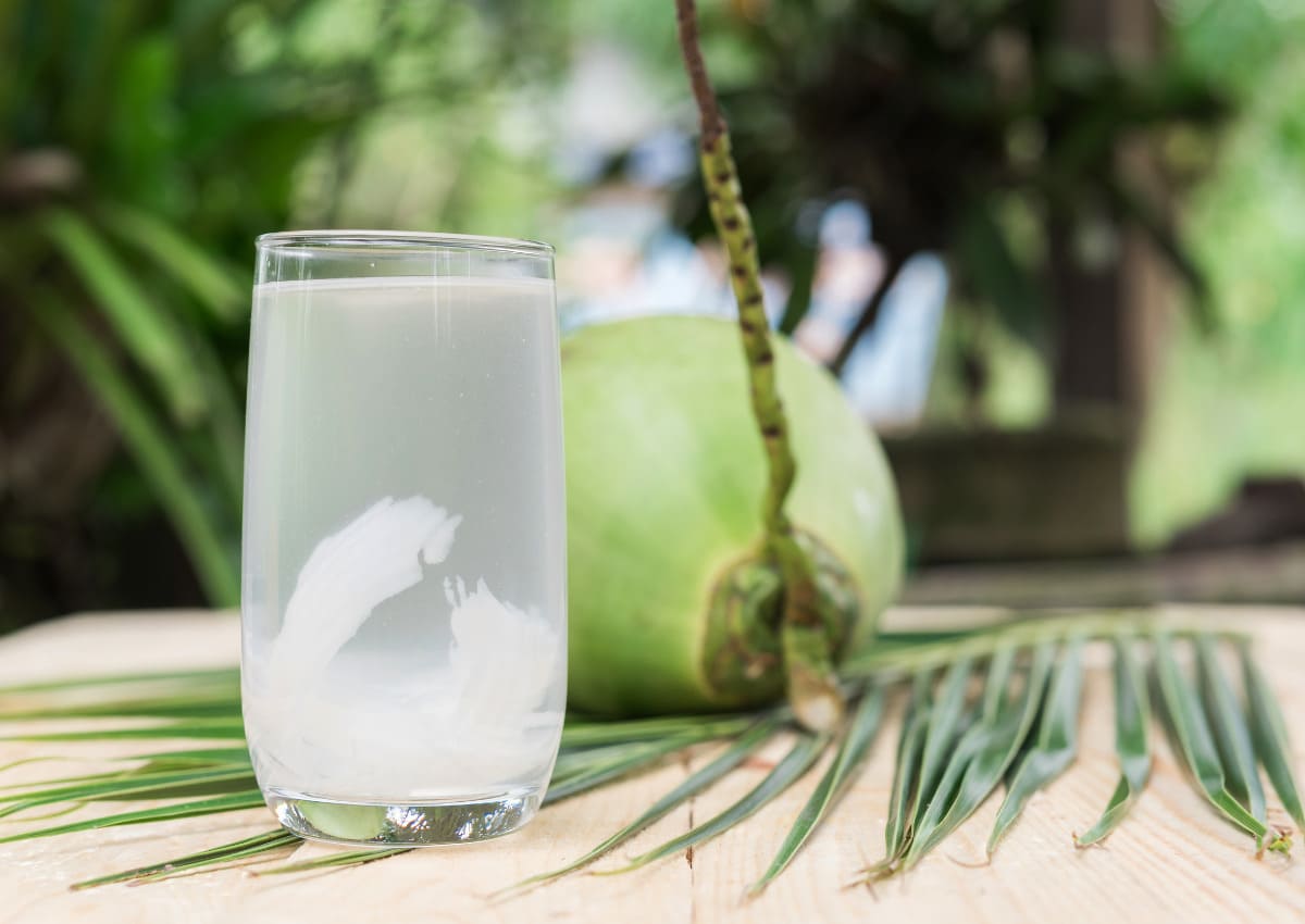 làm đẹp da bằng nước dừa uống nước dừa đẹp da