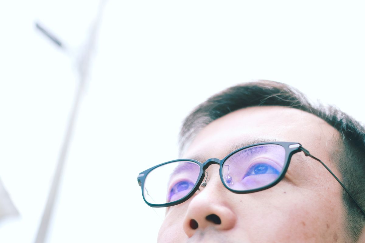 ánh sáng xanh nguy hiểm thế nào?