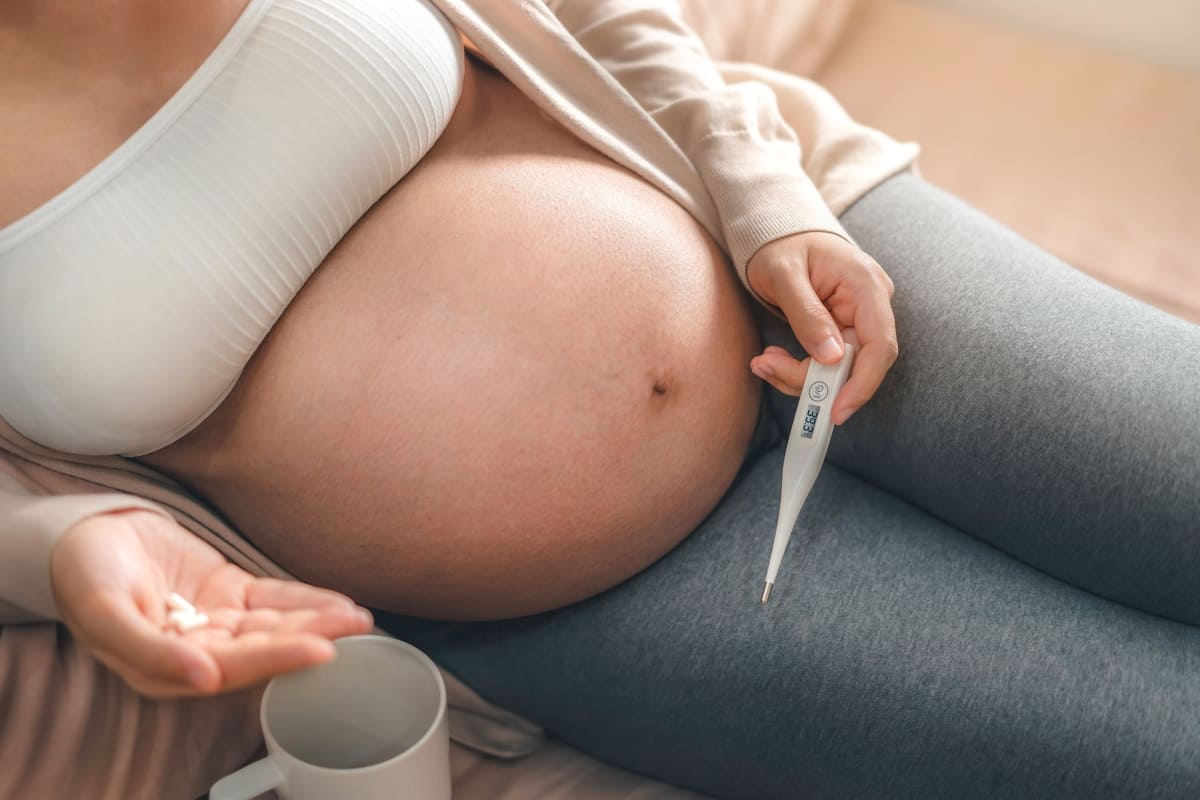 Triệu chứng bị sốt khi mang thai Nguyên nhân bị sốt khi mang thai là gì