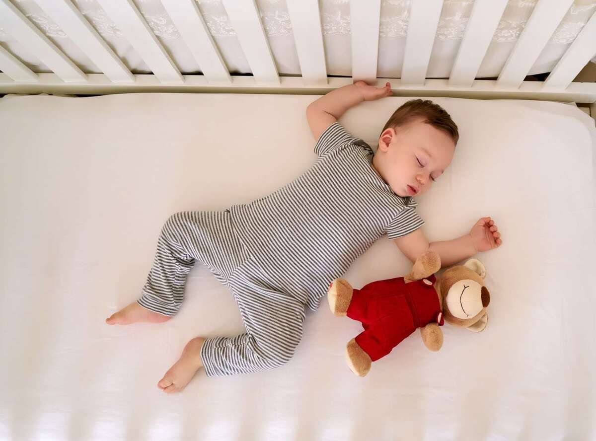 cách chọn nệm cho trẻ sơ sinh phù hợp cách chọn nệm cho trẻ sơ sinh an toàn cho bé