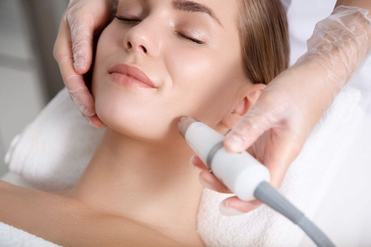 Cách trị thâm mụn bằng laser Áp dụng công nghệ hiện đại trị thâm mụn