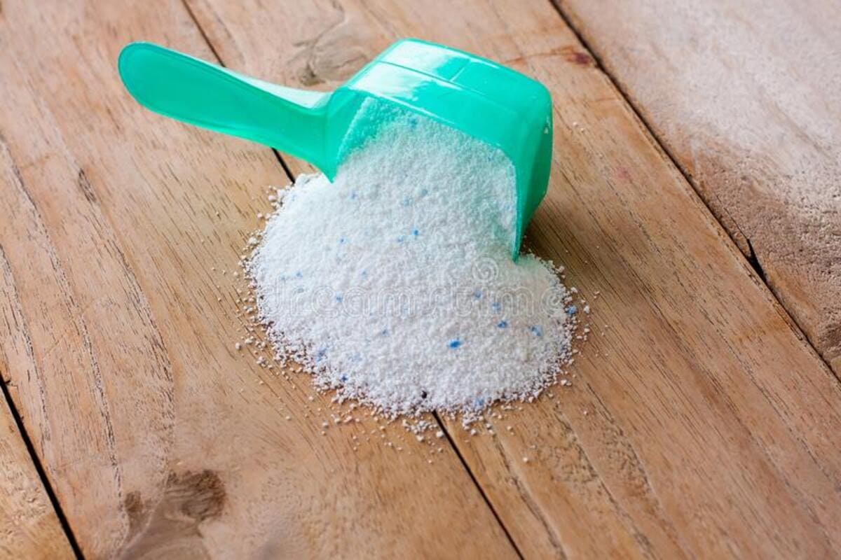 cặn bột giặt còn sót lại trên quần áo cặn bột giặt dính trên quần áo