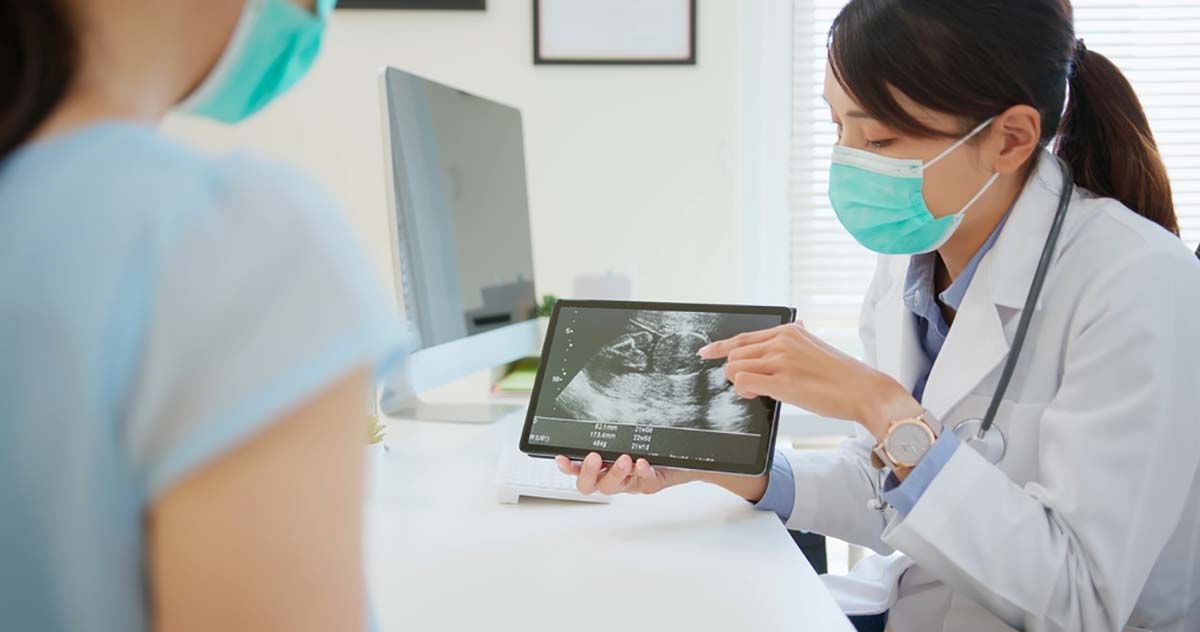 khi có dấu hiệu có thai khi chưa có kinh sau sinh cần đi khám