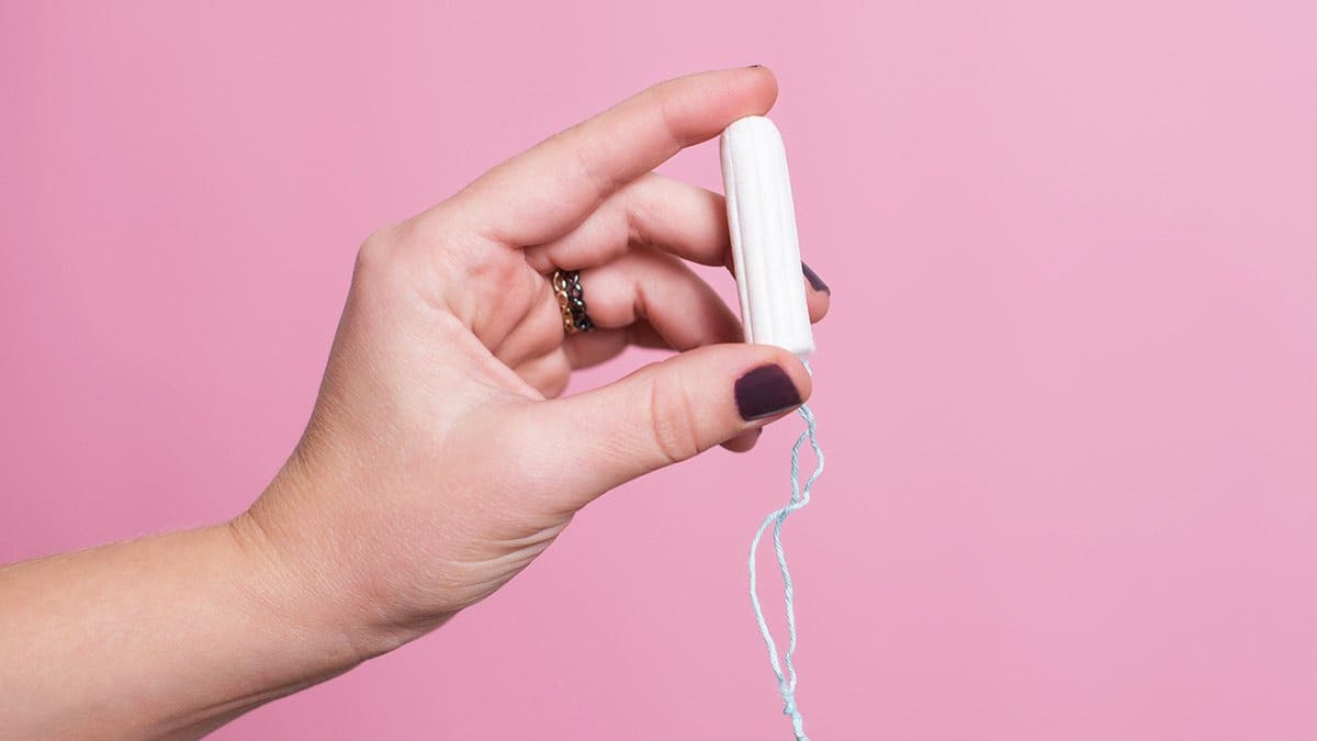 cách đặt tampon khi đi bơi Hướng dẫn dùng tampon đi bơi