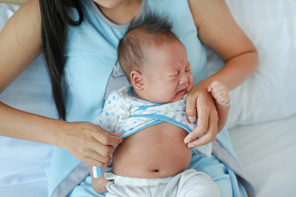 giãn ruột sinh lý ở trẻ sơ sinh khiến bé phải gồng rặn giãn ruột sinh lý ở trẻ sơ sinh khiến bé phải gồng mình