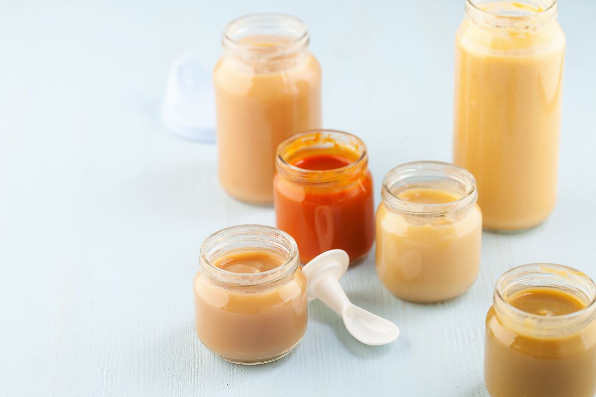 bé ăn dặm với hũ dinh dưỡng thơm ngon