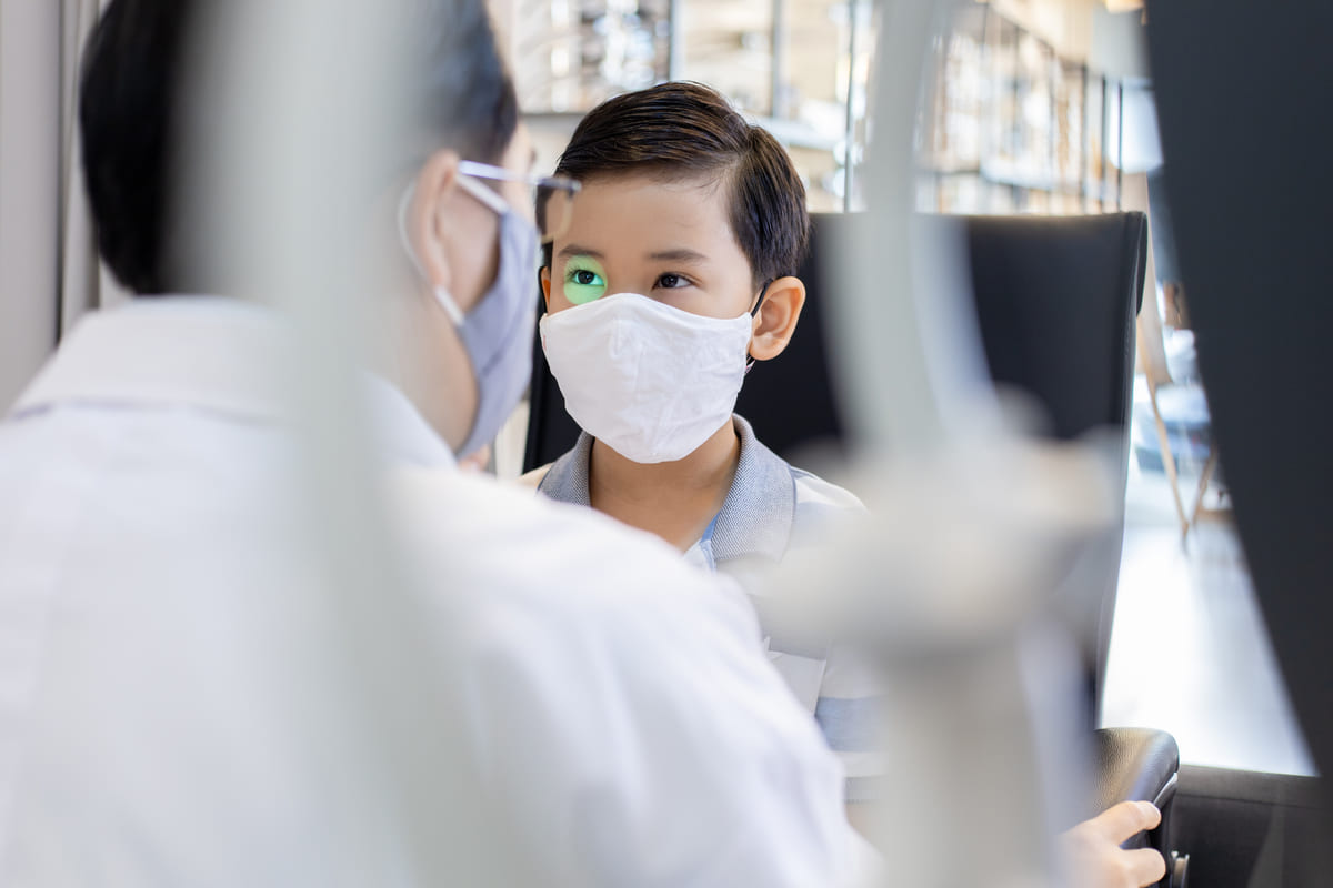 trẻ cần kiểm tra thị lực sớm dấu hiệu cảnh báo trẻ cần kiểm tra thị lực sớm