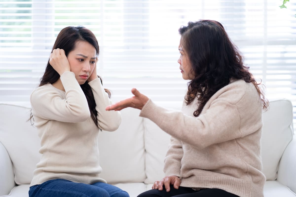 mẹ chồng nàng dâu cãi nhau